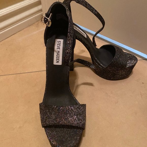 *NEVER WORN* Black STEVE MADDEN Heels - Picture 2 of 3